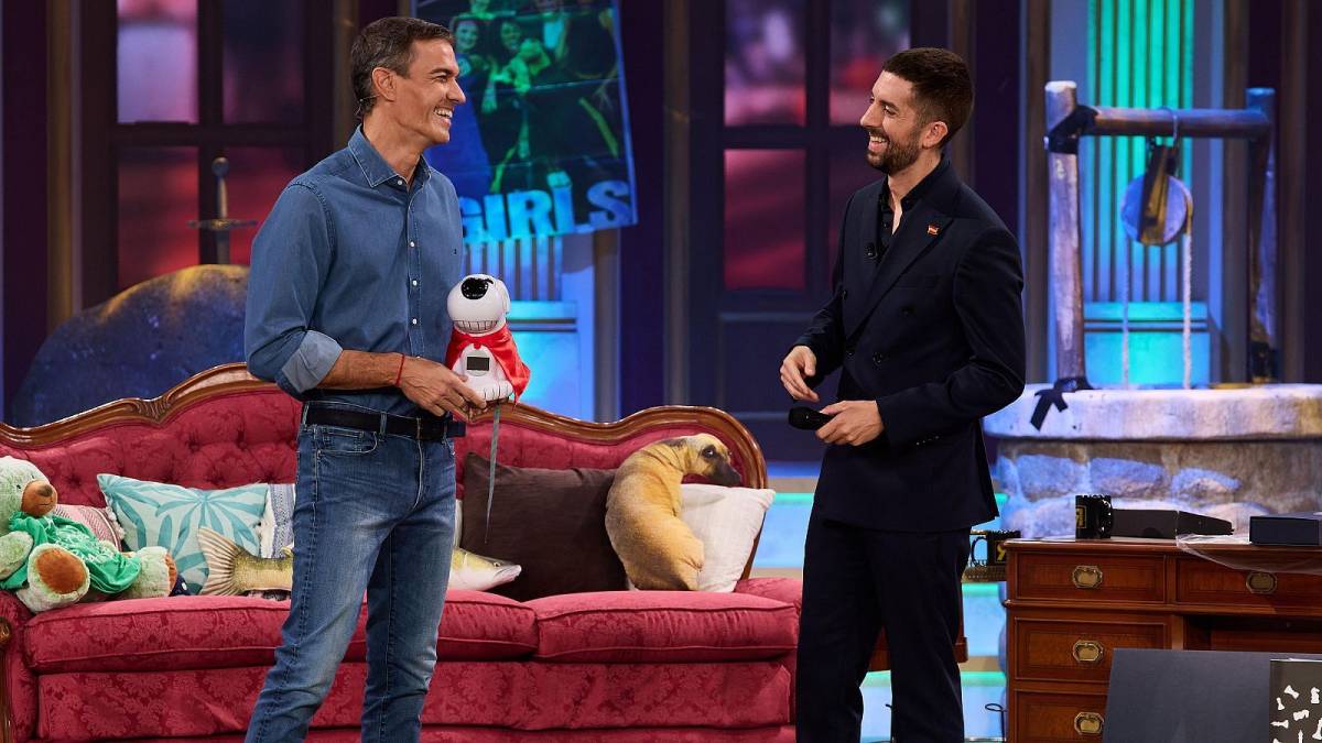 L'estrany massatge televisiu de David Broncano a Pedro Sánchez a «La Revuelta»