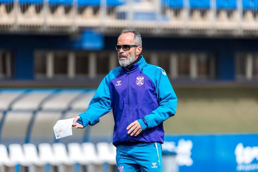 L`excèntric Álvaro Cervera és el tècnic de l`equip tinerfeny