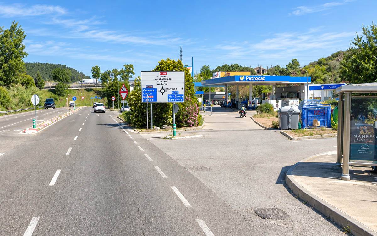 Col·lisió de tres vehicles a la C-37z, a l'altura de la Petrocat de Manresa