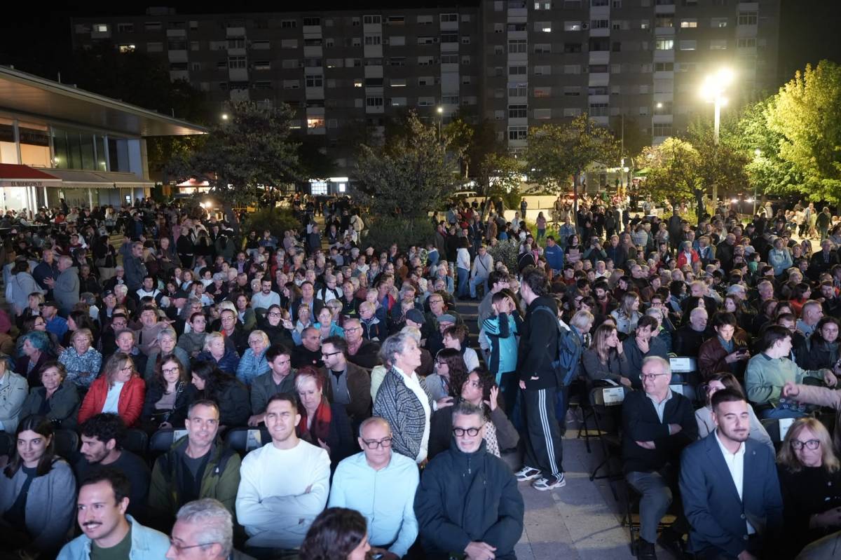 L’estrena de Vecinos de hormigón a la plaça Major de Badia - DAVID CHAO L’estrena de Vecinos de hormigón a la plaça Major de Badia