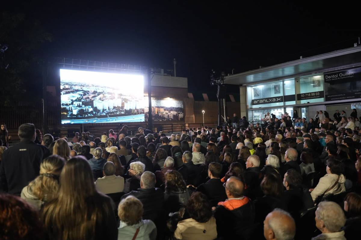 L’estrena de Vecinos de hormigón a la plaça Major de Badia - DAVID CHAO L’estrena de Vecinos de hormigón a la plaça Major de Badia