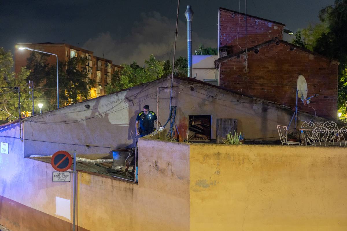 L'actuació dels Bombers al carrer de Còrsega - JUANMA PELAÉZ