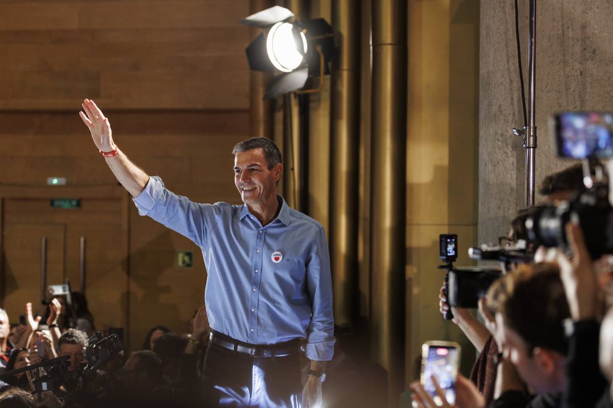 Sánchez adverteix que un govern de PP i Vox suposaria «retrocedir 50 anys de cop»