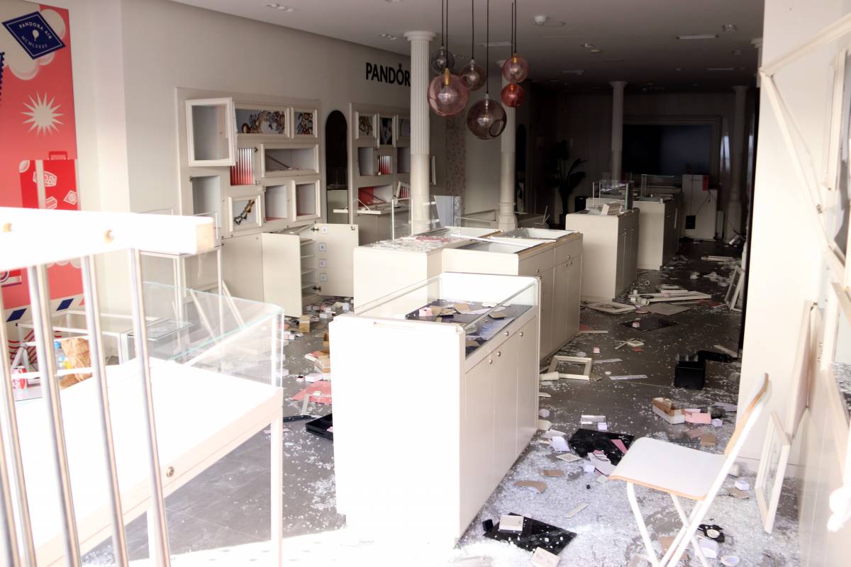 L'Ajuntament de Barcelona es persona contra els detinguts pels aldarulls i fa costat als comerciants