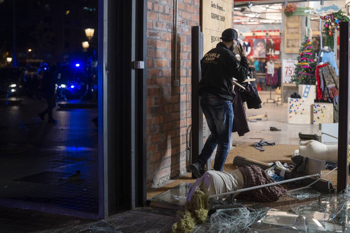 Els Mossos investiguen qui hi ha darrere dels aldarulls de Barcelona: «Algú vol desestabilitzar»