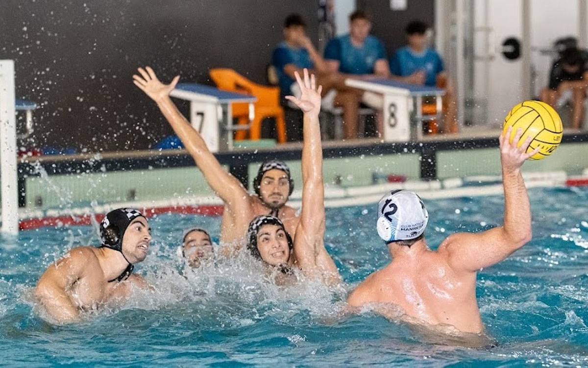 Un partit d'infart i un gol a 46 segons del final donen la victòria al CN Manresa (16-15)