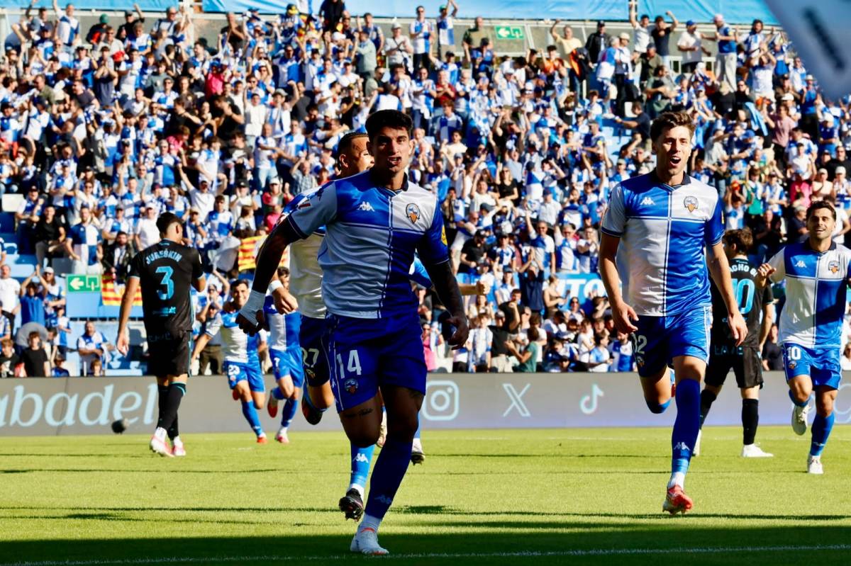 Óscar Sanz, celebrant el seu gol - Juanma Peláez Óscar Sanz, celebrant el seu gol