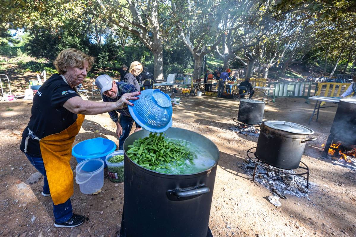 FOTOS | Los Ballesteros reuneixen centenars de persones a la Font de Can Rull amb el tradicional cocido andalús