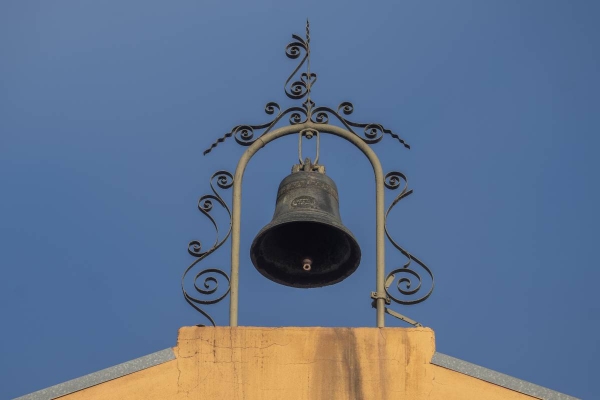 Saps on és... la campana que no vetlla una església?