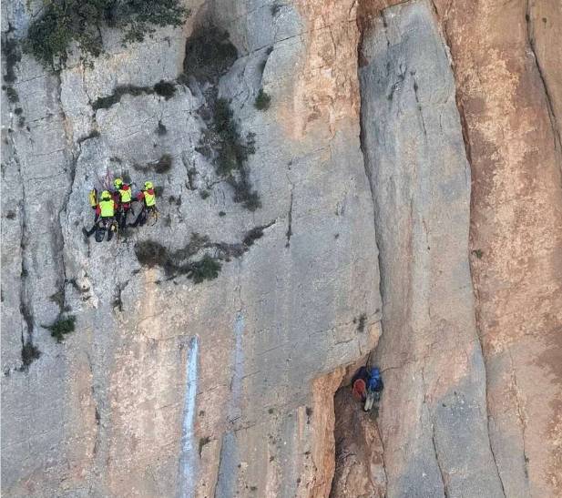 Els Bombers rescaten dos escaladors que han passat la nit atrapats a Mont-Rebei