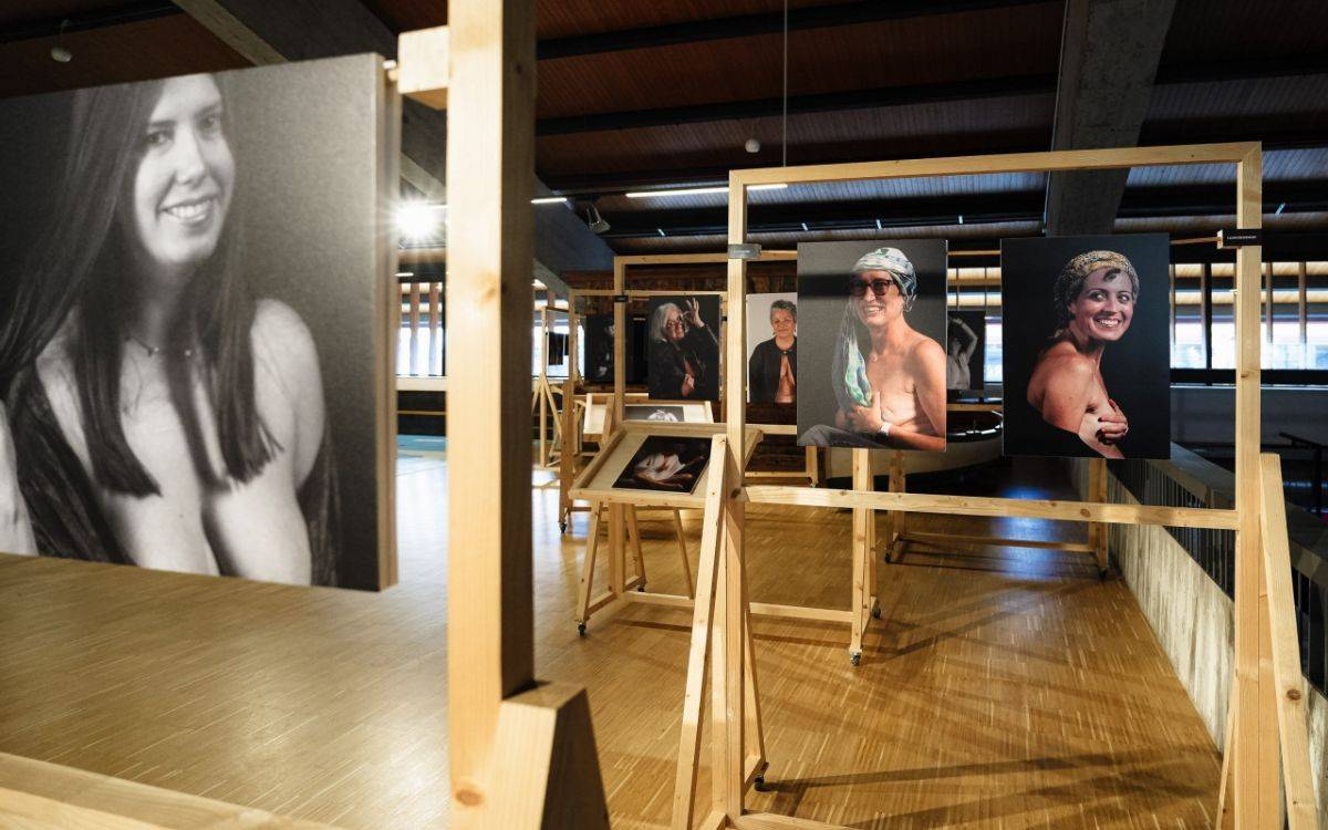 El Museu del Port estrena una exposició que posa el focus en les dones vogadores i la lluita contra el càncer