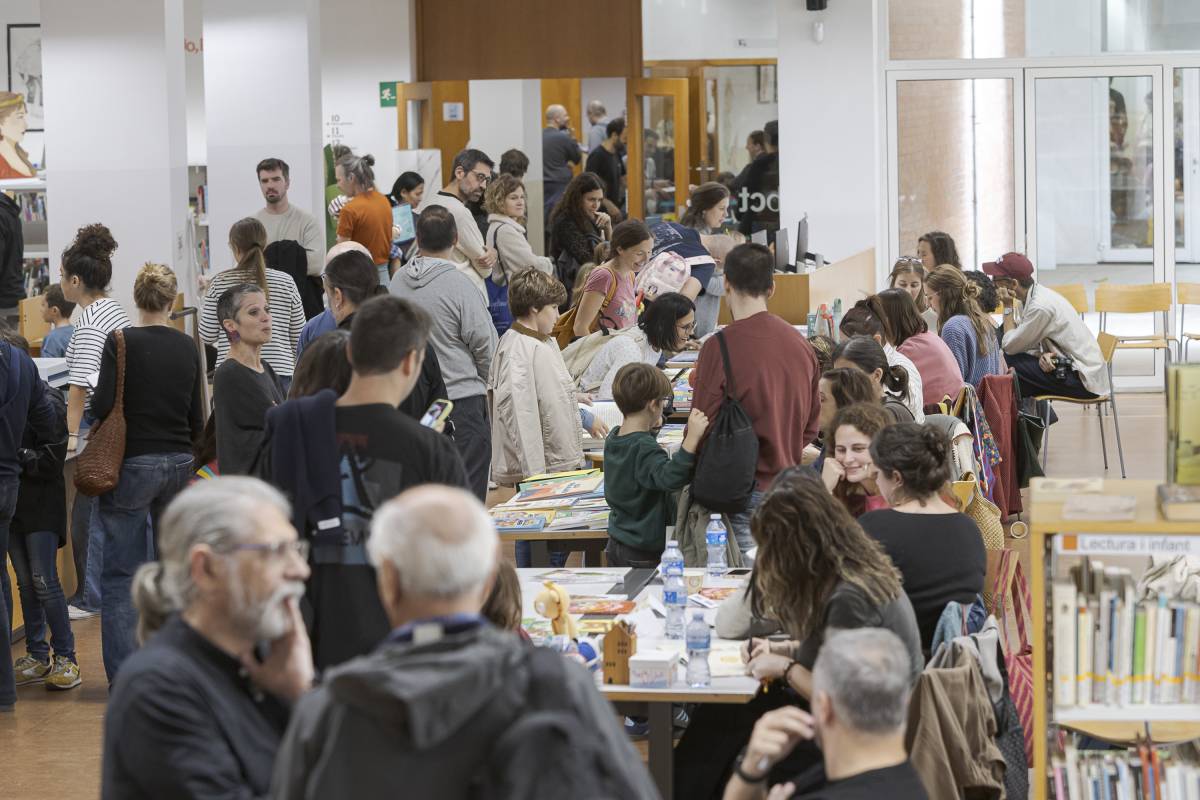 Una de les activitats a la cinquena Trobada d`Il·lustració Infantil - Lluís Clotet Una de les activitats a la cinquena Trobada d`Il·lustració Infantil