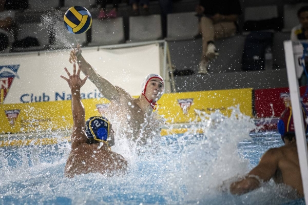 El CN Terrassa masculí, superat de principi a fi davant del vigent campió d’Europa