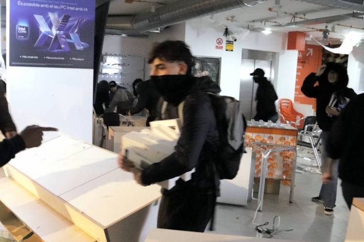 Internament en règim tancat per a tres dels menors detinguts 