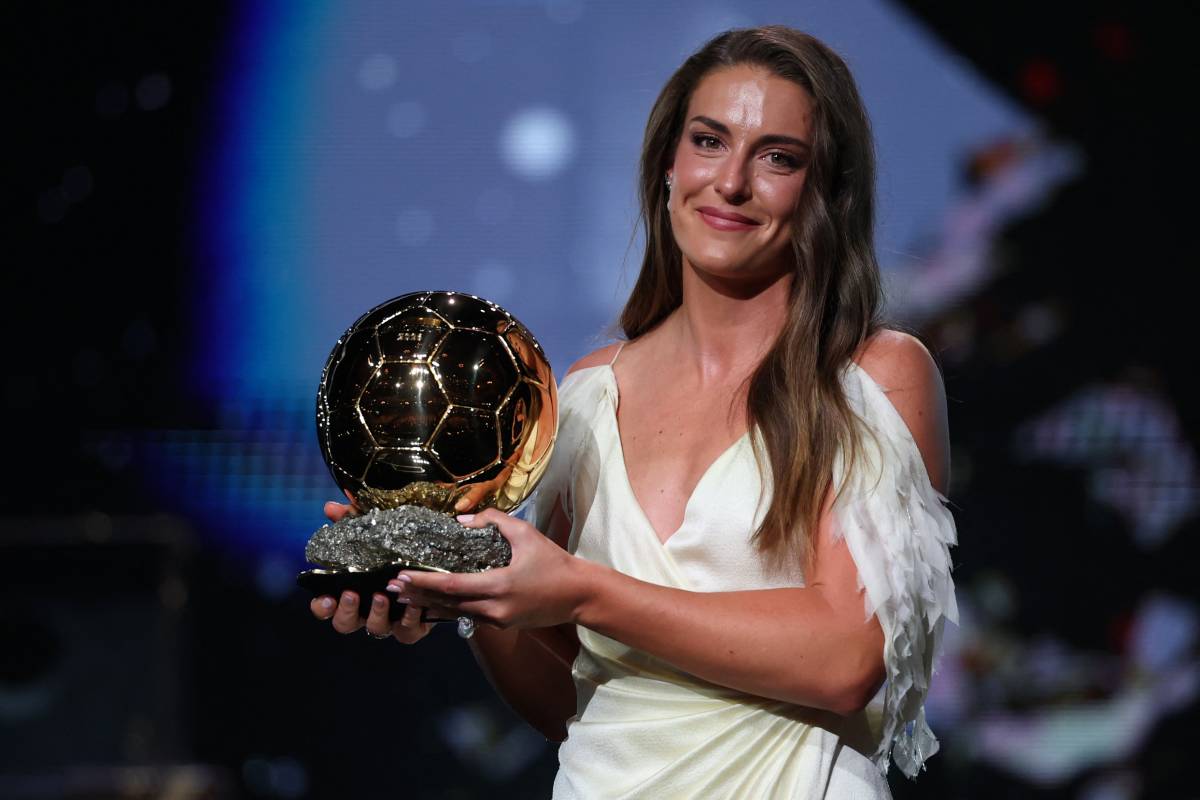 Alexia Putellas guanya la tercera Pilota d'Or en una gala tenyida de blaugrana