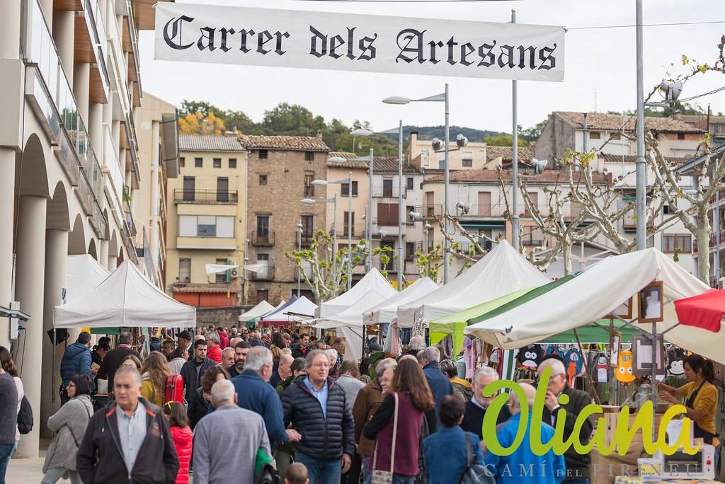 Oliana reviu més de dos segles de tradició amb la seva emblemàtica Fira de Tots Sants