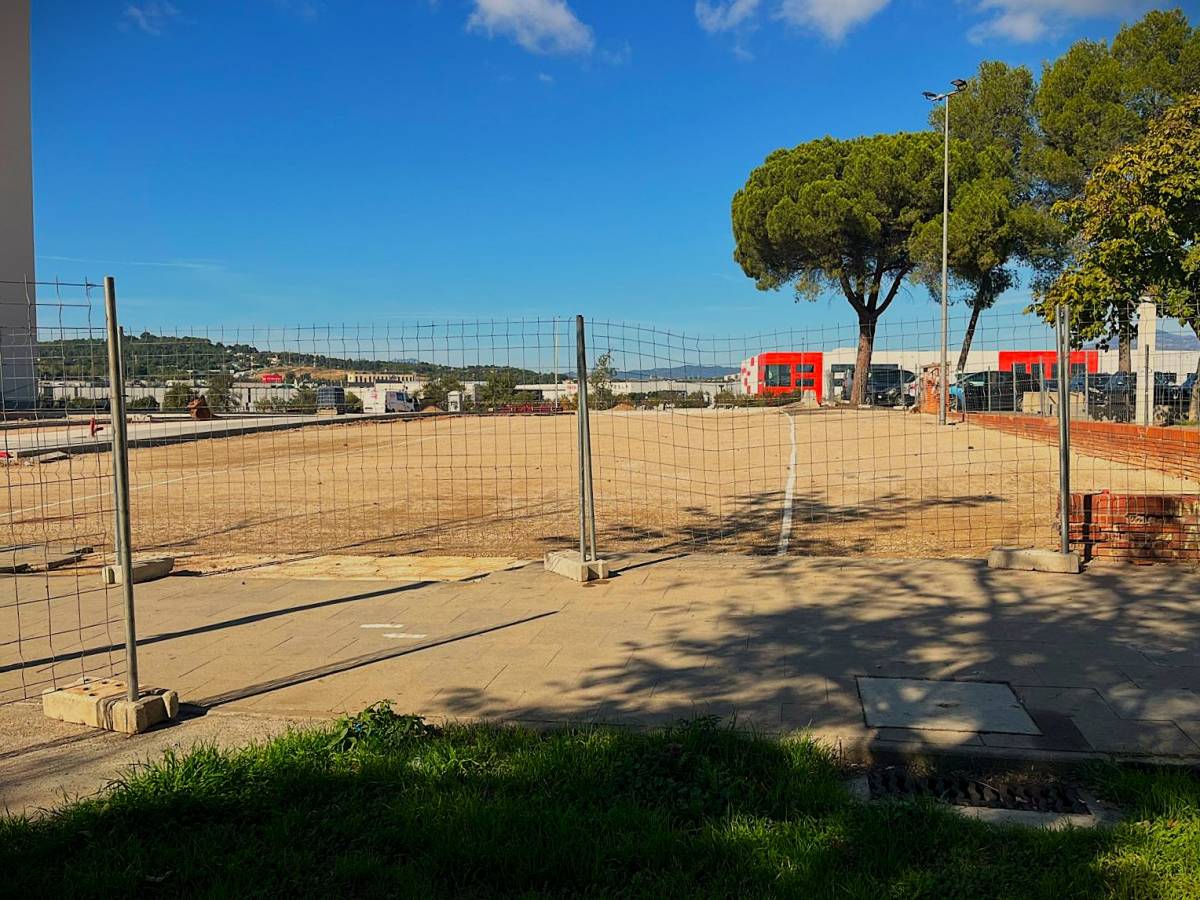 Badia suma un nou aparcament provisional amb una quarantena de places