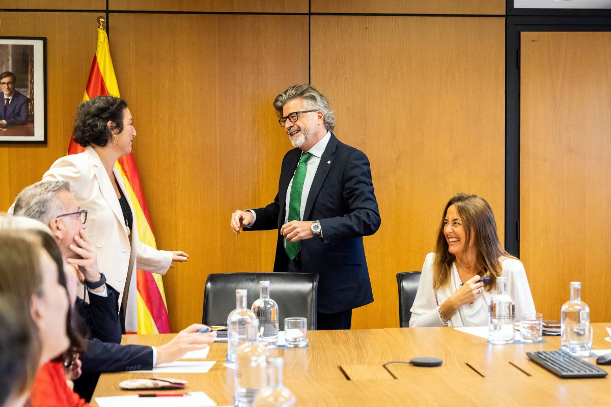 Les conselleres Alícia Romero i Esther Niubó, al departament d'Educació - Hugo Fernández