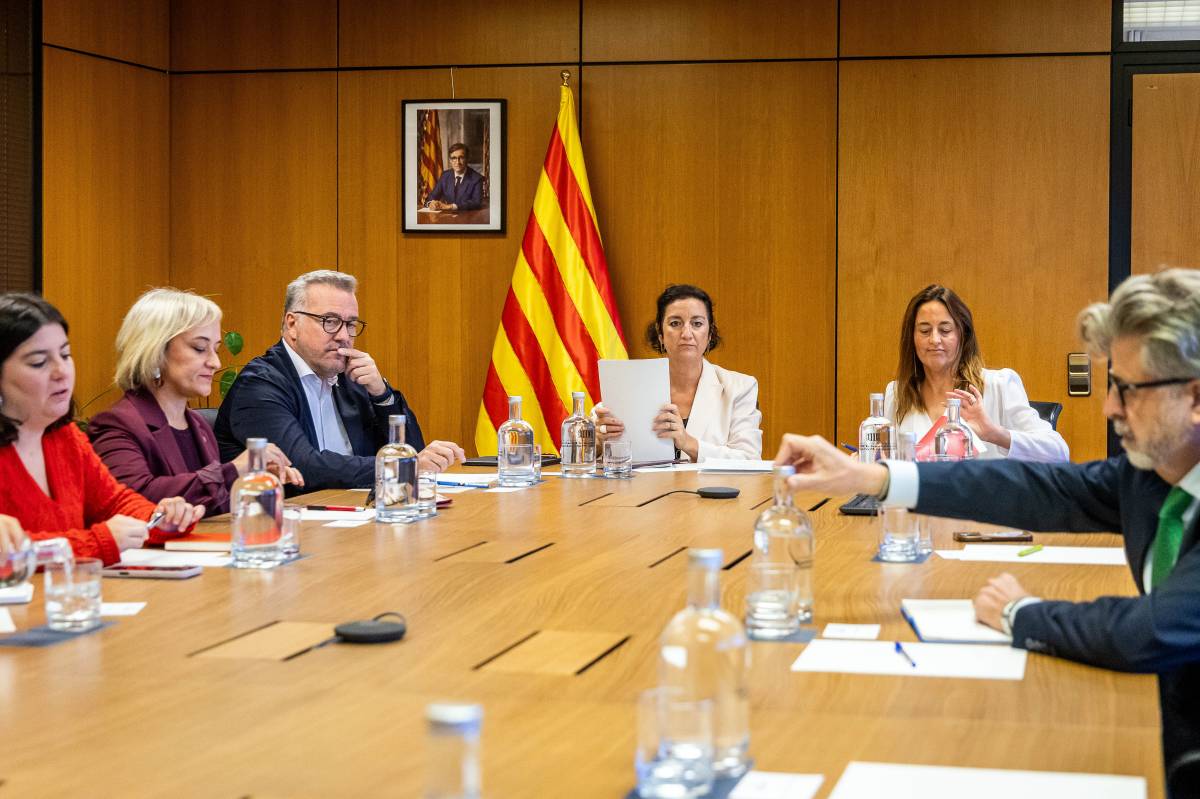 Les conselleres Alícia Romero i Esther Niubó, al departament d'Educació - Hugo Fernández