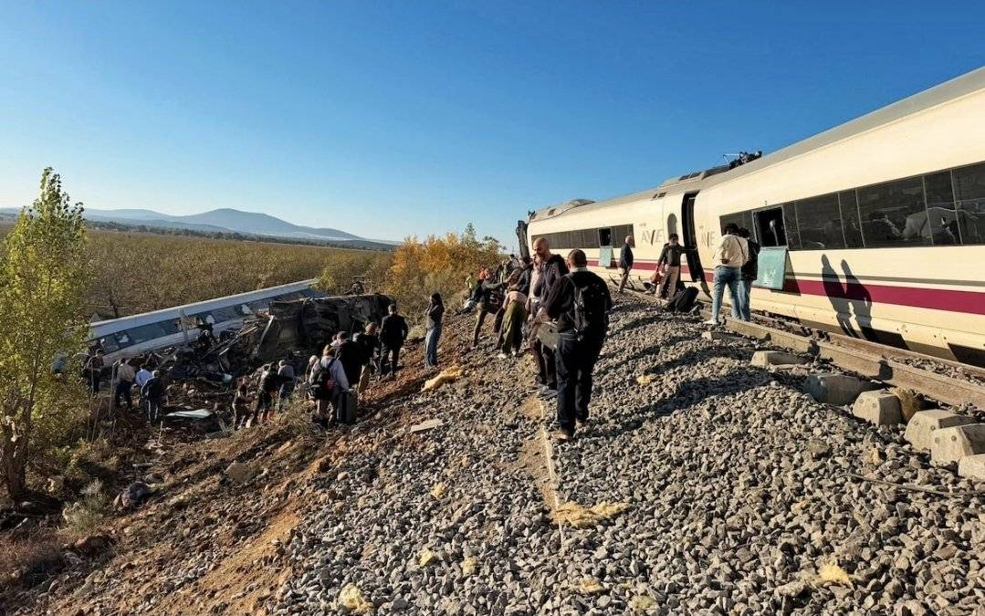 Xoc frontal amb nombrosos ferits entre dos trens d'alta velocitat a Toledo