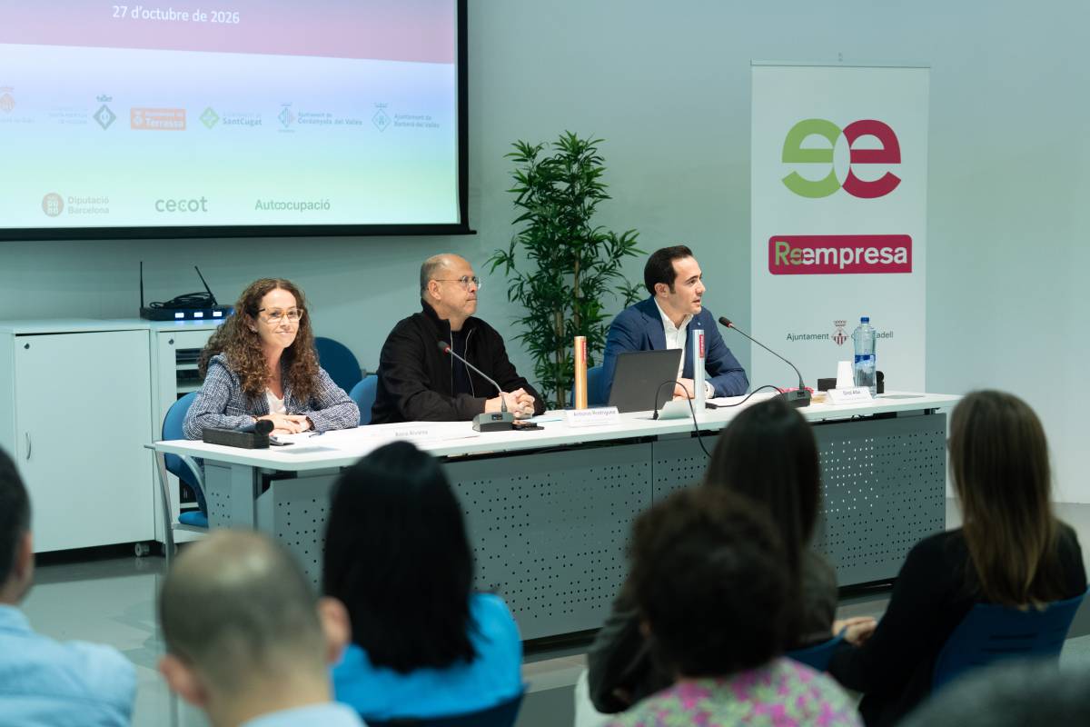 D'esquerra a dreta: Anna Álvarez, Antonio Rodríguez i Oriol Amat - D. CHAO
