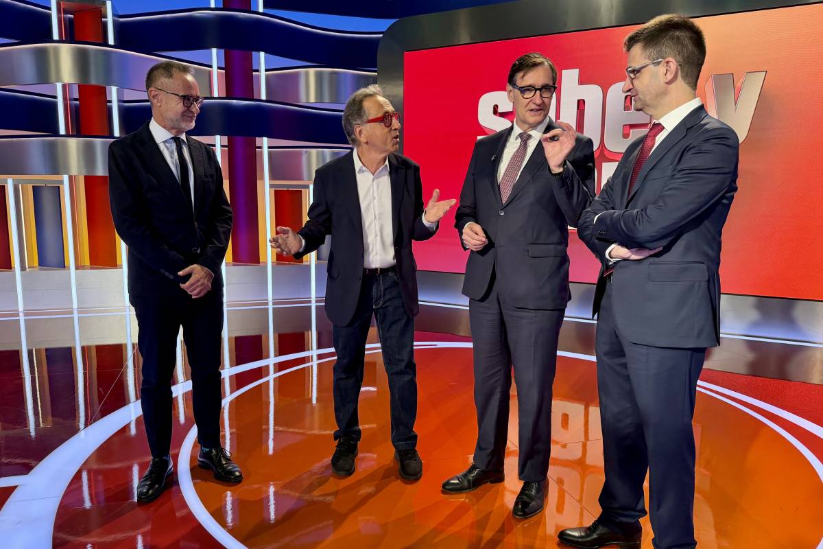 Salvador Illa i el president d'RTVE, José Pablo López, visiten La 2Cat i defensen que el canal garanteix «la pluralitat i la credibilitat»