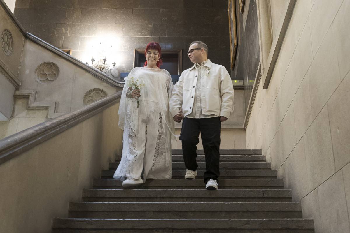 Patricia i Pol, celebrant el seu casament a l`Ajuntament de Terrassa - Lluís Clotet Patricia i Pol, celebrant el seu casament a l`Ajuntament de Terrassa