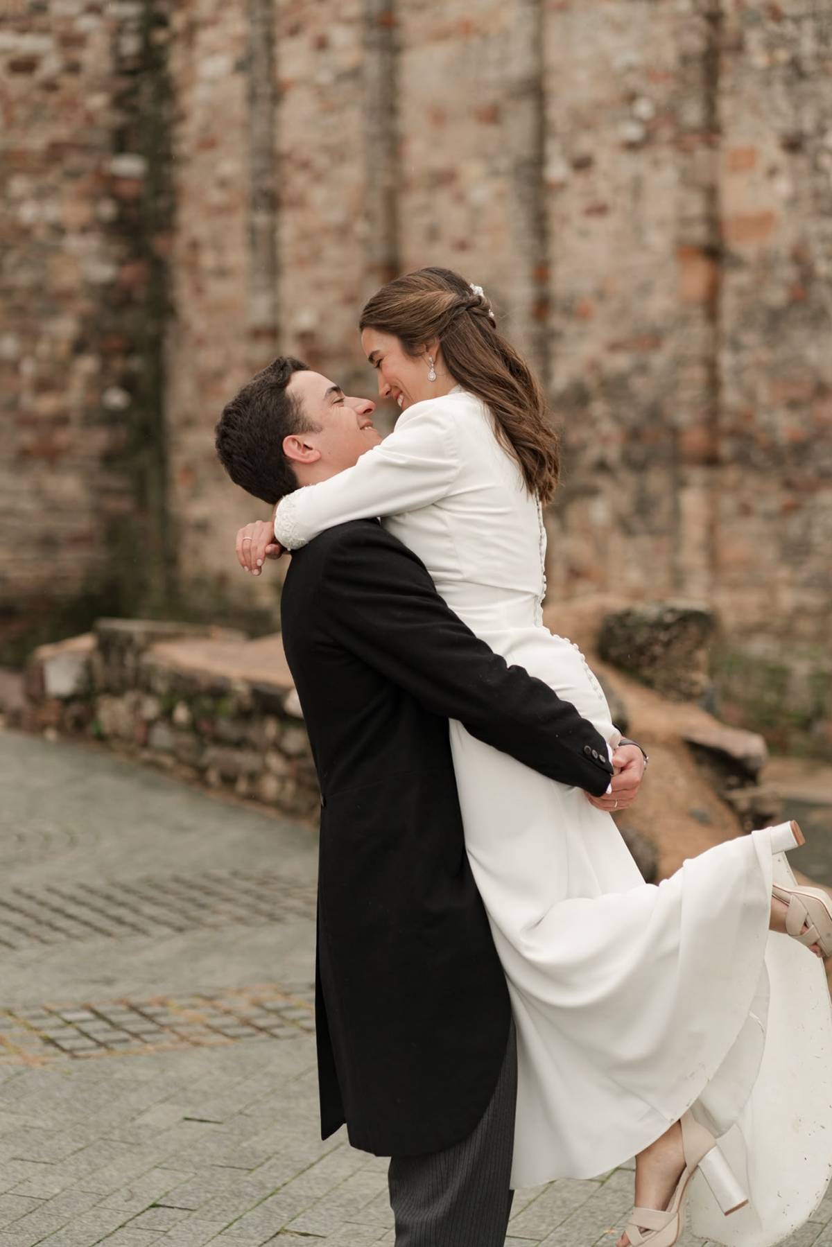 Carlota i Miquel, celebrant el seu casament a la Seu d`Ègara - Carlota i Miquel, celebrant el seu casament a la Seu d`Ègara