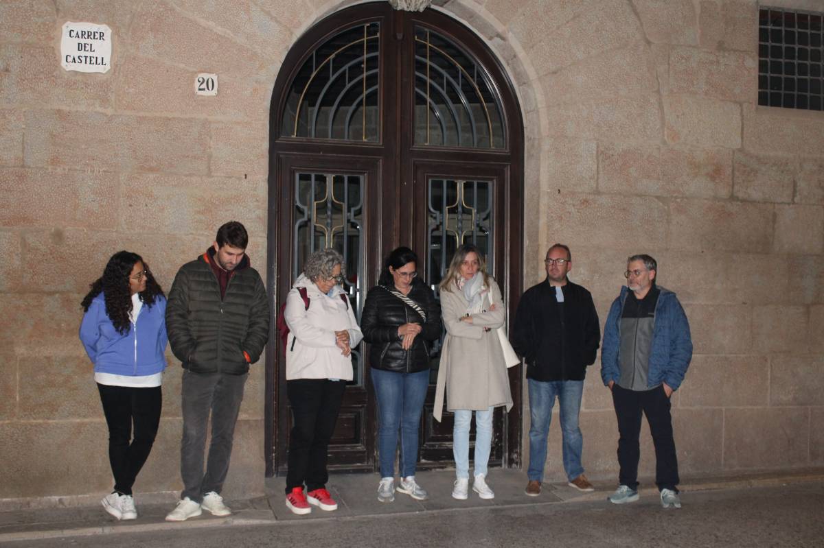 Solsona guarda un minut de silenci en homenatge a les víctimes de l'accident de tren