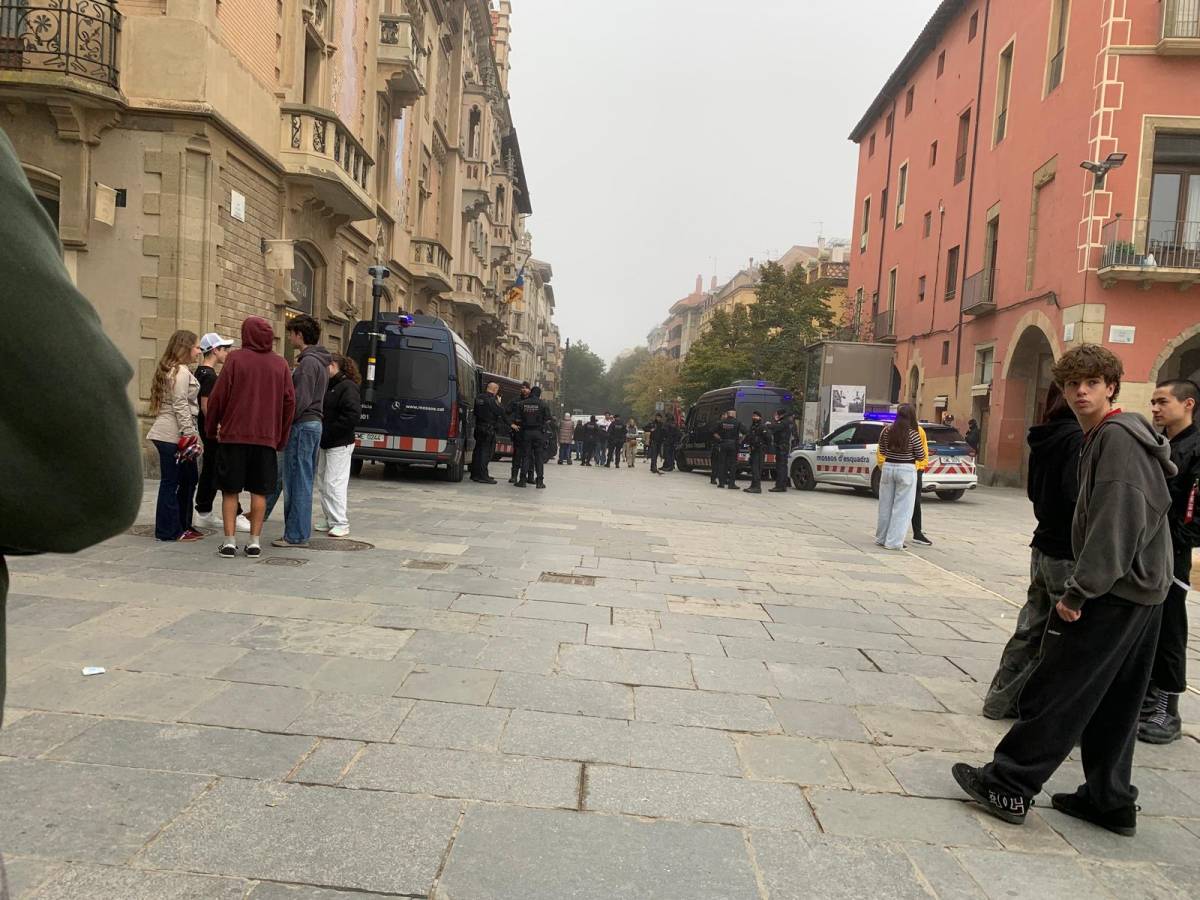 Desplegament policial a Vic davant una crida al saqueig