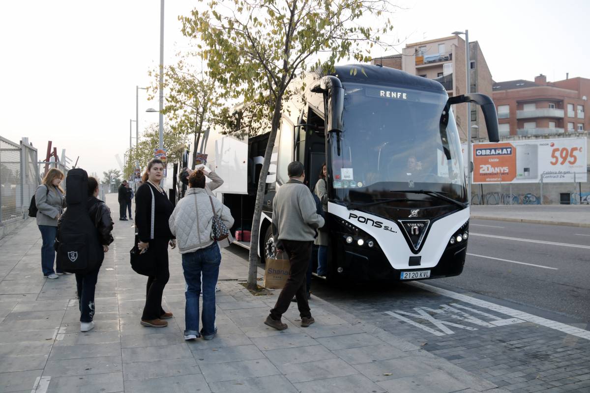 Menys passatgers de l'habitual i un servei alternatiu per carretera en la jornada de vaga a l'estació de Lleida
