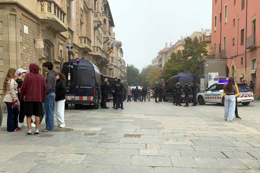 Desplegament policial a Vic davant una crida al saqueig