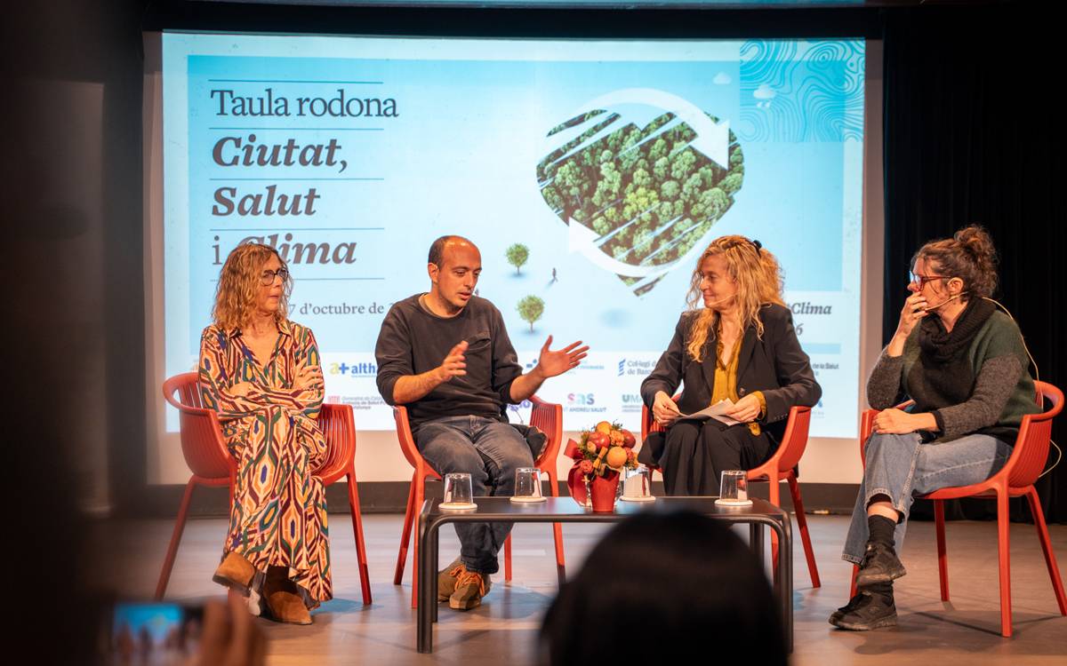 Manresa defensa naturalitzar els patis escolars per millorar la qualitat de l'aire i la salut mental