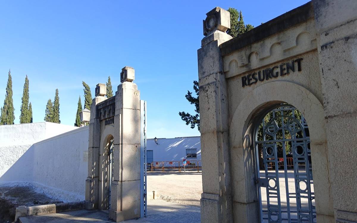 Tortosa instal·la llums fotovoltaiques al cementiri de Sant Llàtzer i als accessos