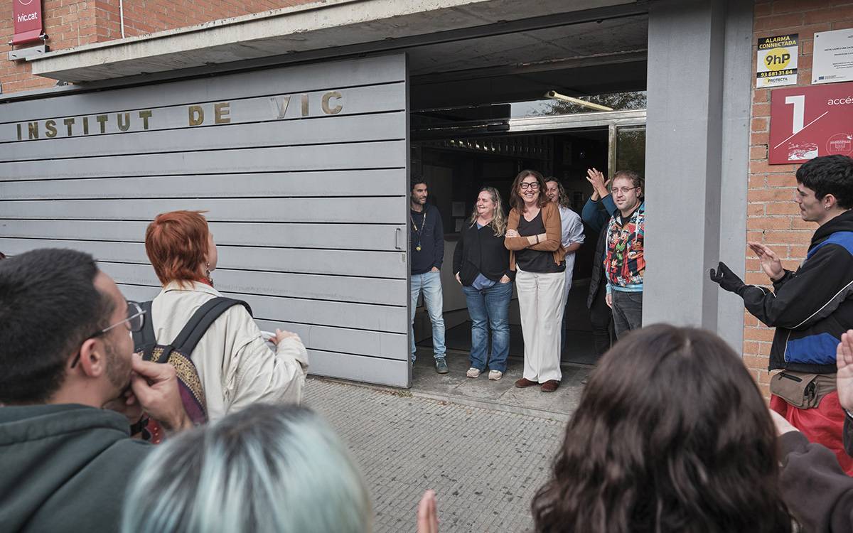 Un centenar d`estudiants s`han manifestat aquest dijous a Vic. - Oriol Clavera Un centenar d`estudiants s`han manifestat aquest dijous a Vic.