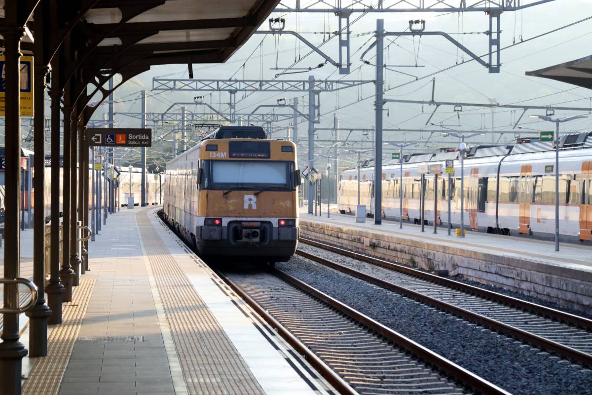 La vaga de maquinistes suprimeix un tren de l’R4 i retalla el trajecte de dos més en un matí amb menys viatgers
