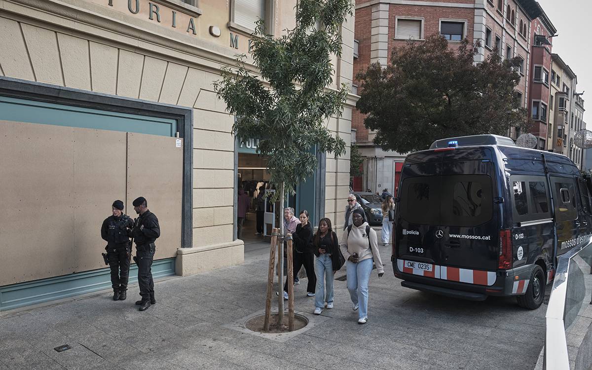 Desplegament policial a Vic davant una crida al saqueig