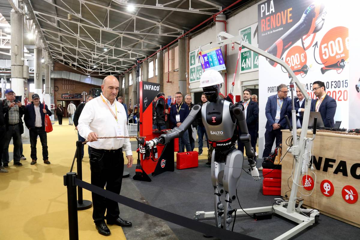 Presenten a Lleida un robot humanoide preparat per esporgar arbres