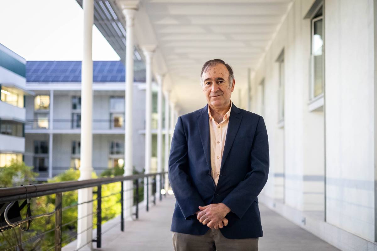El polítòleg Antoni Biarnés, fotografiat a la UPF