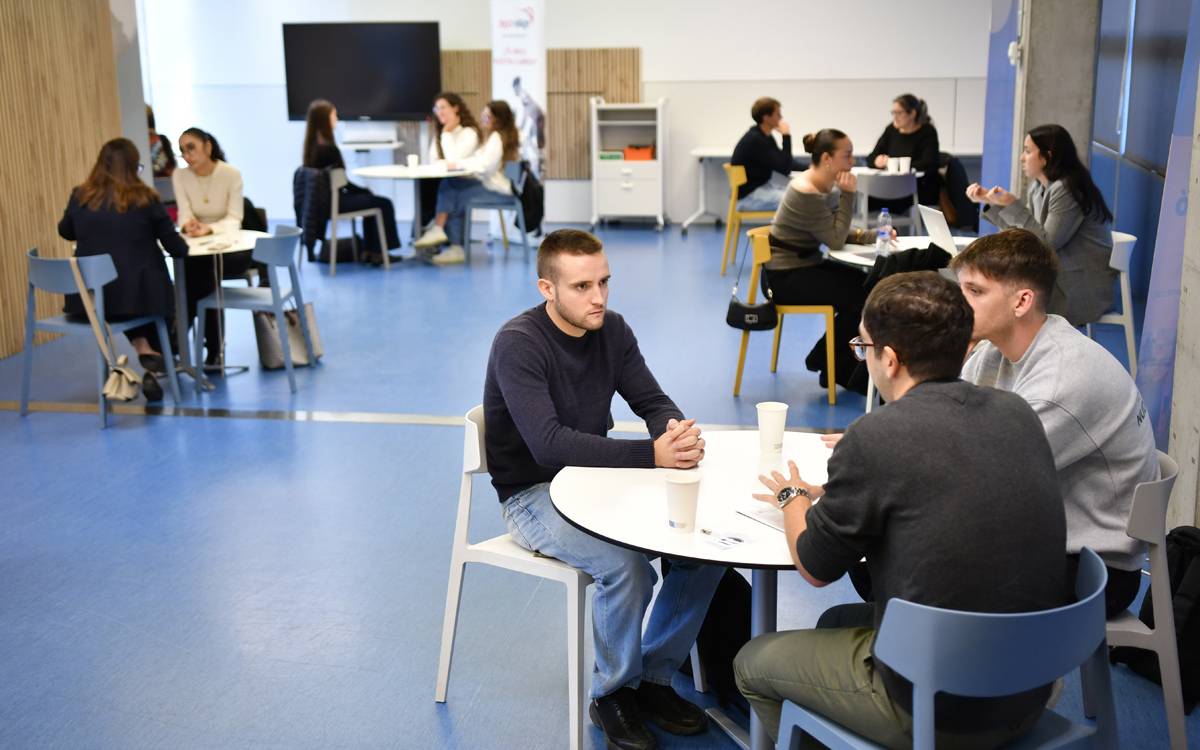 UManresa connecta 47 estudiants amb empreses per accedir a pràctiques remunerades