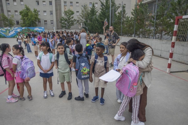 Els patis d’onze centres educatius tindran pèrgoles noves contra el sol