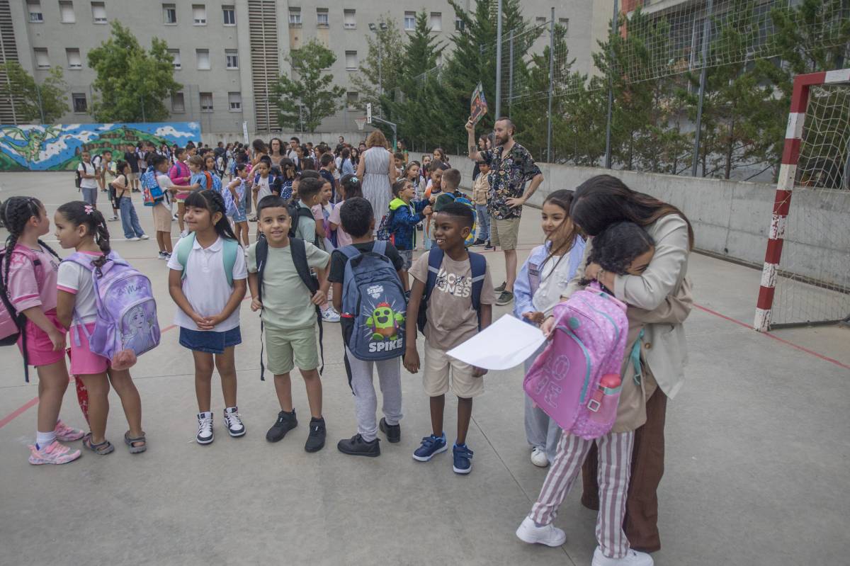 Els patis d’onze centres educatius tindran pèrgoles noves contra el sol