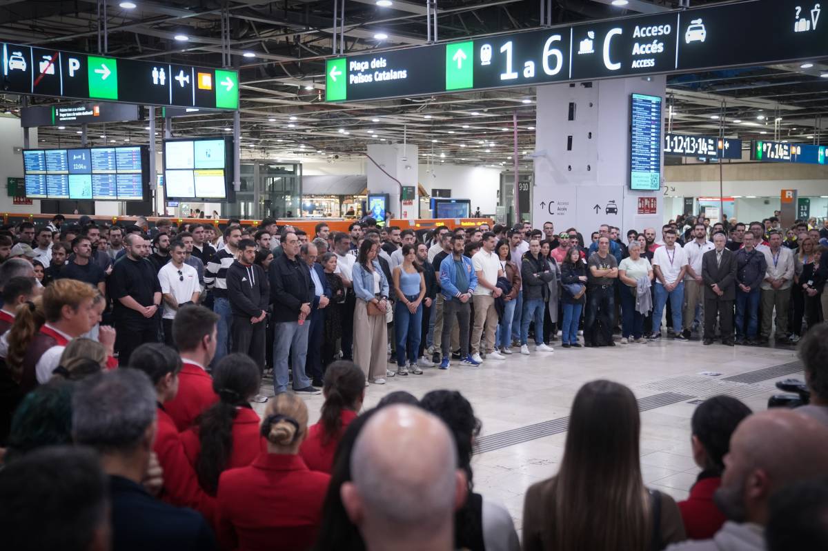 Així es treballa al centre de control d'Adif: «Manca d'experiència i 22 trens a càrrec d'una persona»