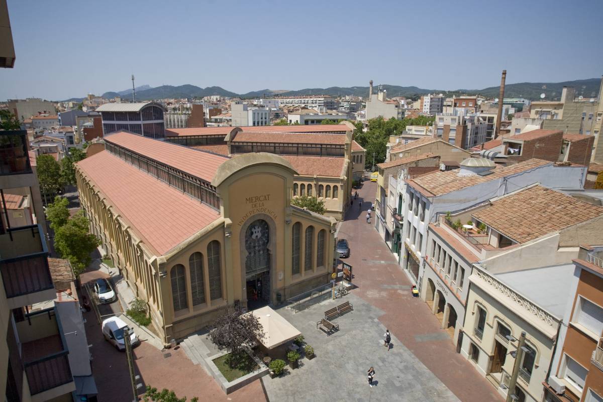 1985 Mercat de la Independència acaben les obres de restauració de la teulada - Nebridi Aróztegui 1985 Mercat de la Independència acaben les obres de restauració de la teulada