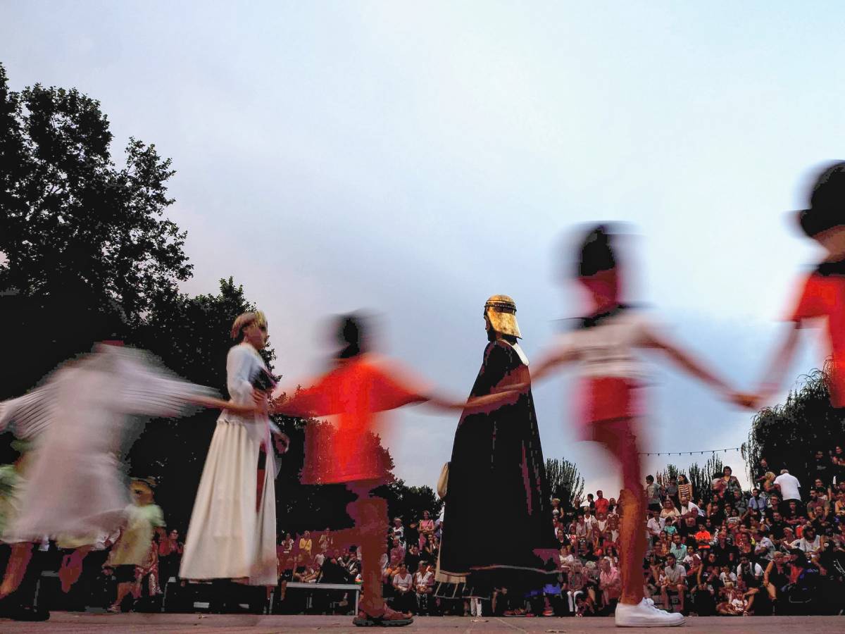 La Colla de Gegants i Capgrossos de Sabadell repassa deu anys d’història a través de la fotografia