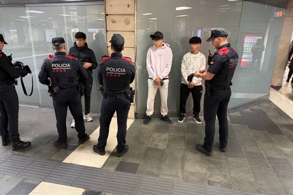 Identificacions i controls al centre de Barcelona per les convocatòria de Blocus