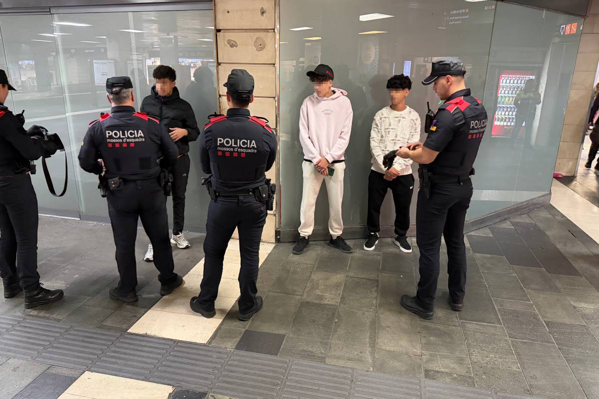 Identificacions i controls al centre de Barcelona per les convocatòria de Blocus