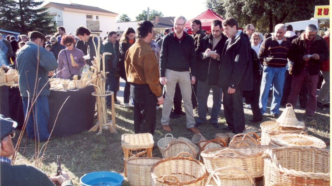 Tradicions rurals i Nadal s'agermanen a la Fira de Santa Llúcia de Navès
