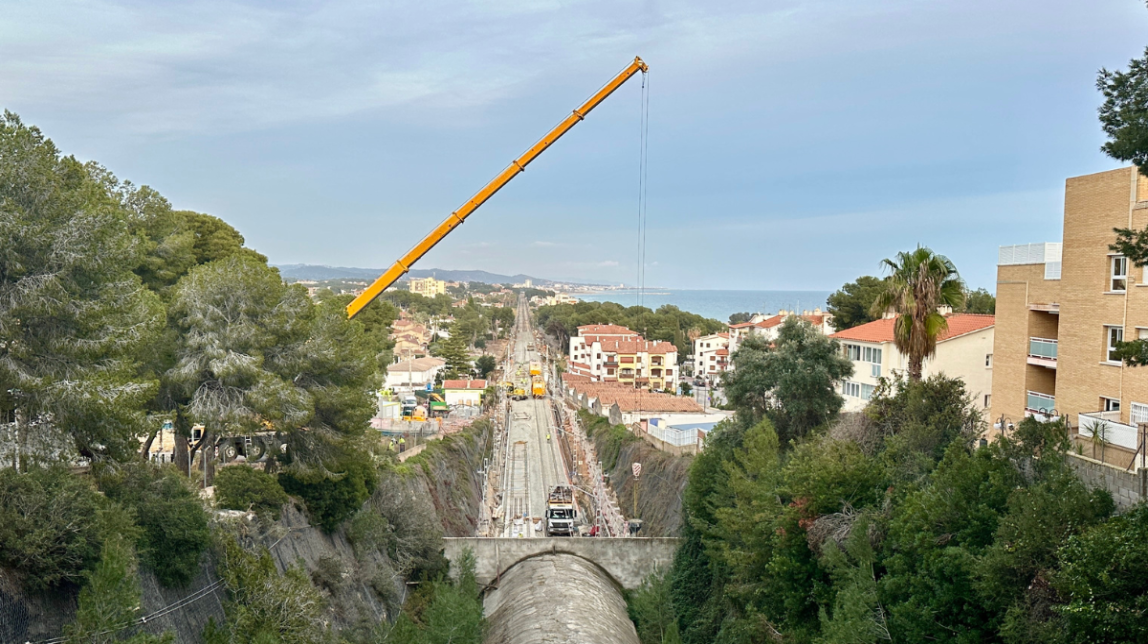 Una trentena de veïns presenten queixes contra Adif per les obres del túnel de Roda de Berà