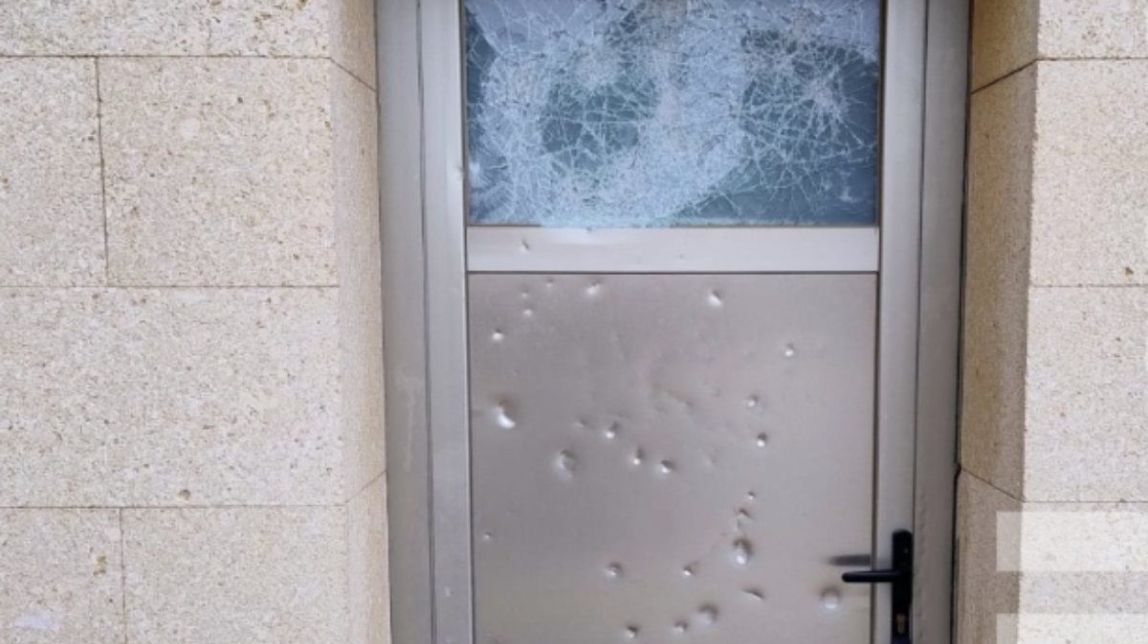 Indignació a Vallmoll per les destrosses i els actes vandàlics a la pista poliesportiva